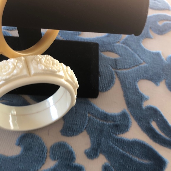 Floral Design Vintage Bangle - Picture 5 of 5